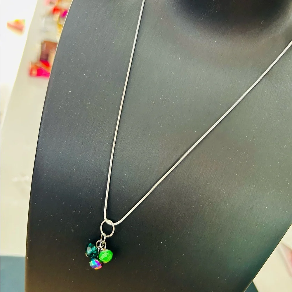 Elegant Multicolor Cluster BeadCharm Pendant Silverplated Fashion Necklace 18" - Picture 7 of 8